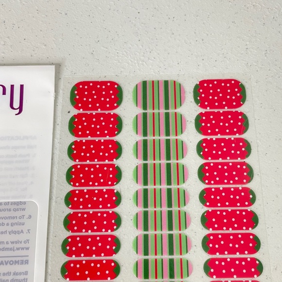 Jamberry Juniors Strawberry Fields Full Sheet Nail Wraps - Picture 5 of 8